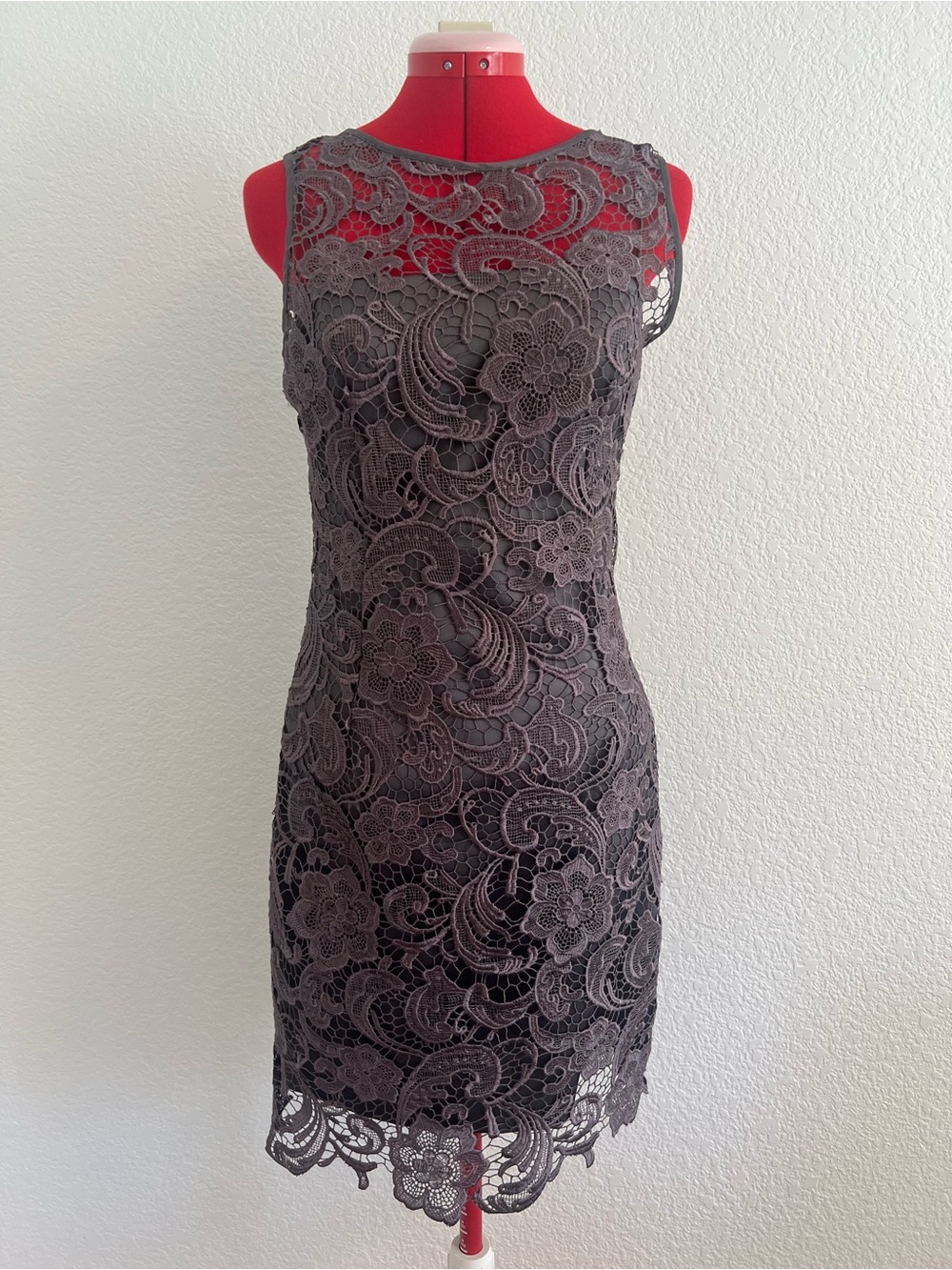 Cache Women's Purple Floral Lace Sheath Dress Sleeveless Lined Back Zip Size 8
